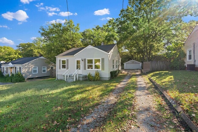 Photo - 2009 Oakwood Ave
