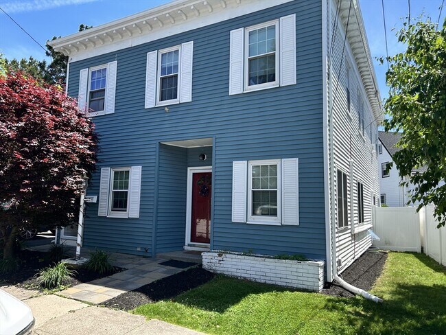 Building Photo - 1040 Shirley St Unit 1