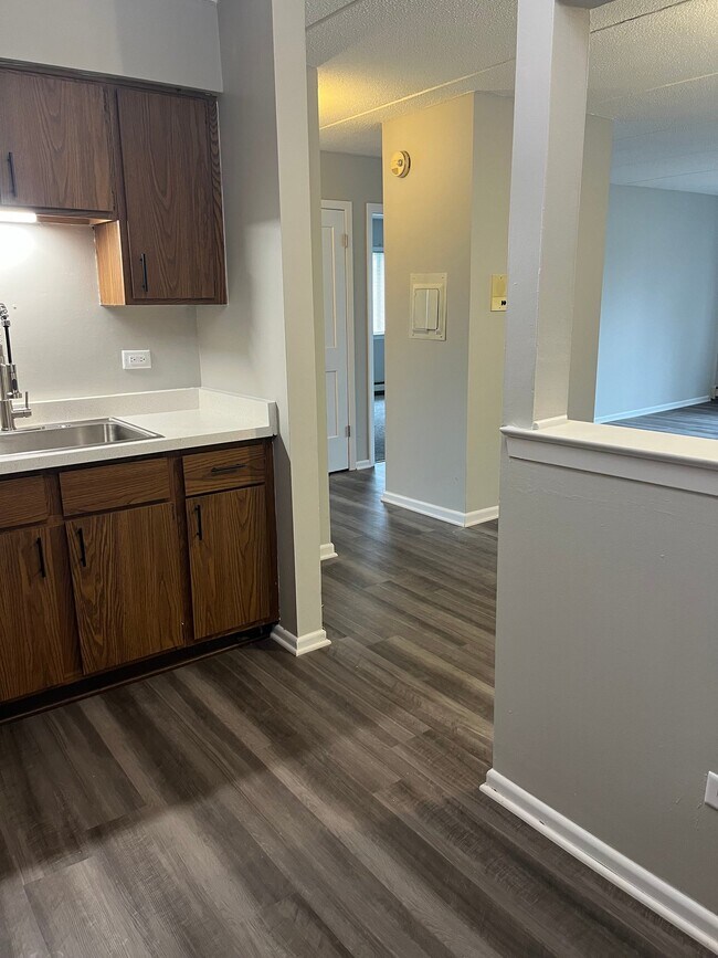 Photo - 15 E Maple St Unidad AD