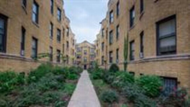 Photo - 4613.5 S Drexel Blvd