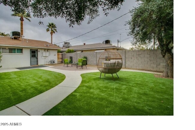 Building Photo - 6809 E Earll Dr