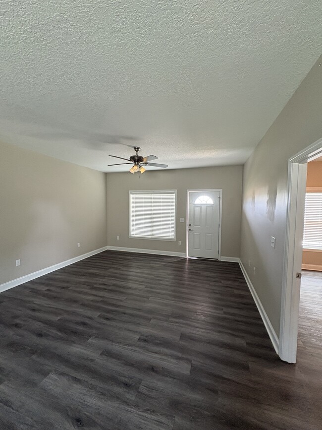 Photo - 1326 Stanley St