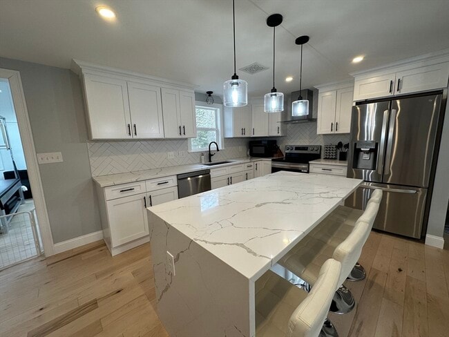 Building Photo - 456 Parsonage St