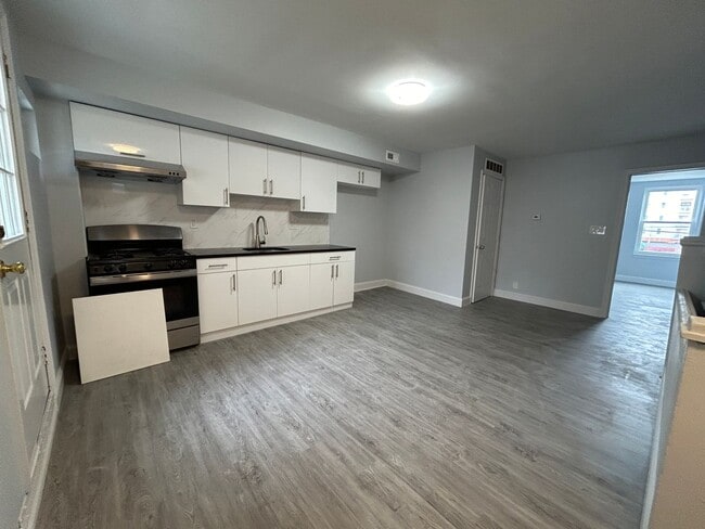 Building Photo - 915 Washington Ave Unit 2F Rental