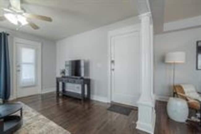Photo - 3835 Central St