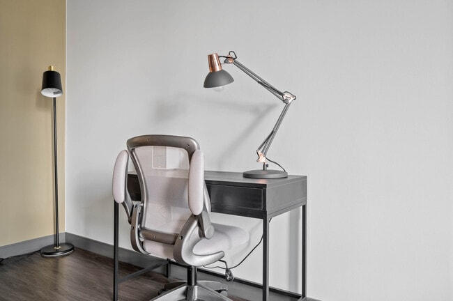 Photo - 215 W Lake St Unit FL7-ID1331