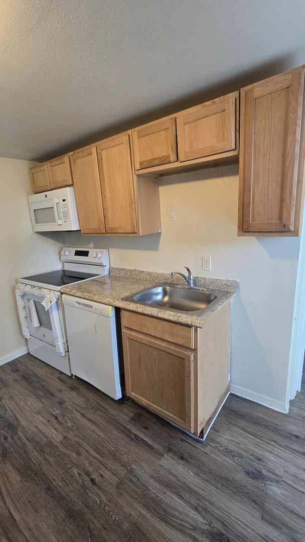 Photo - Charming 2/1-Bed/bath Home in Downtown Manor