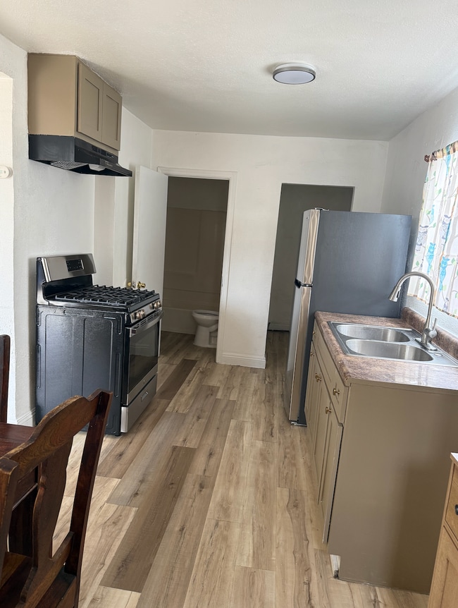 Photo - 114 W 112th St Unidad 114 W 112Th St in Los Angeles, CA 90061