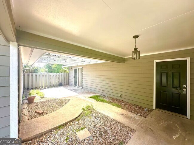 Photo - 100 Lakeview Ln