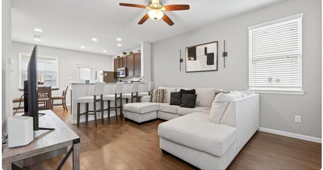 Photo - 17543 Desmond St