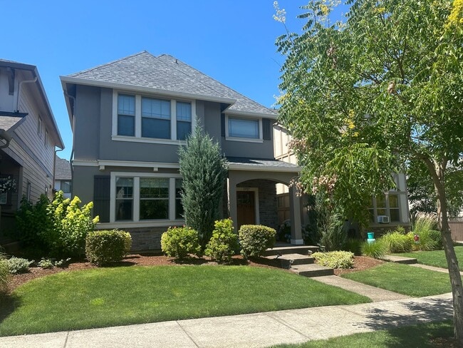 Building Photo - 4 Bedroom River Terrace Home!