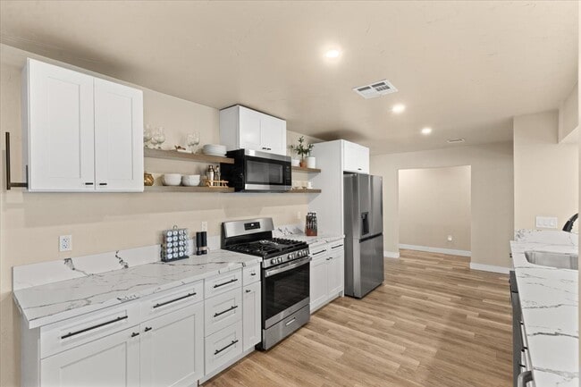 Photo - 1540 Souvenir Dr