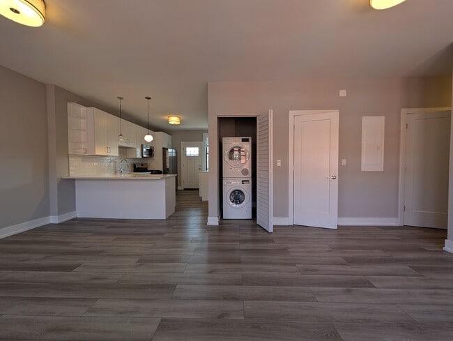 Photo - 3935 N Janssen Ave Unit 2