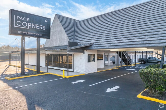 Building Photo - Pace Corners