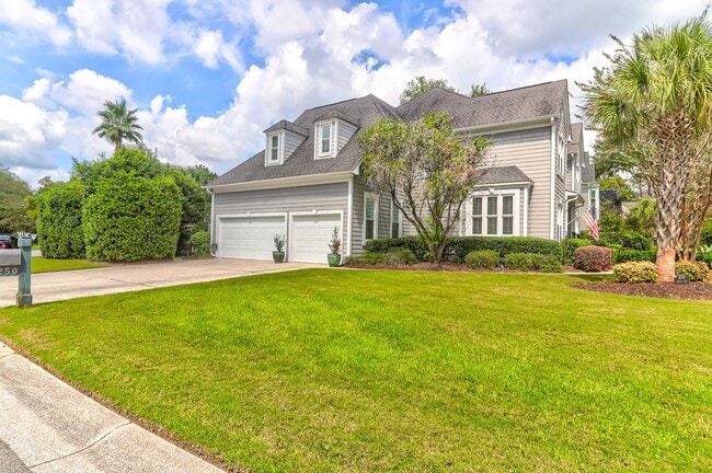 Photo - 1250 Abercorn Trce