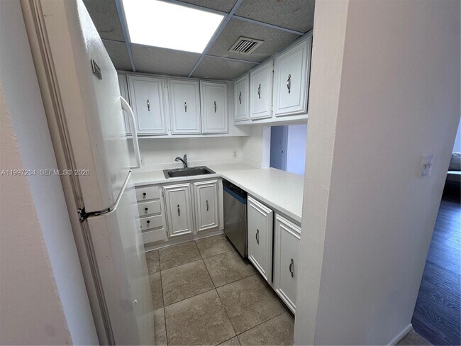 Photo - 4848 NW 24th Ct Unidad 412