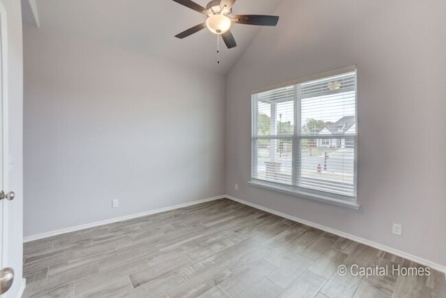 Photo - Relax In The Comfort of a 4/2.5/2! House