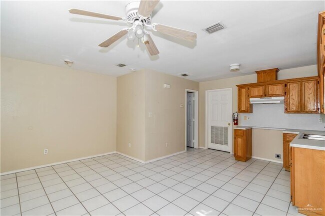 Photo - 8 Cisne St Unit H