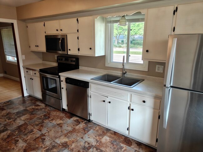 Kitchen - 6434 Xerxes Ave S