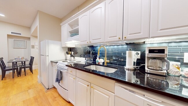 Building Photo - 290 Beacon St Unit 3