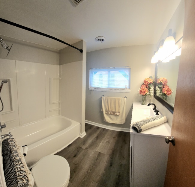 Photo - 726 Michigan St