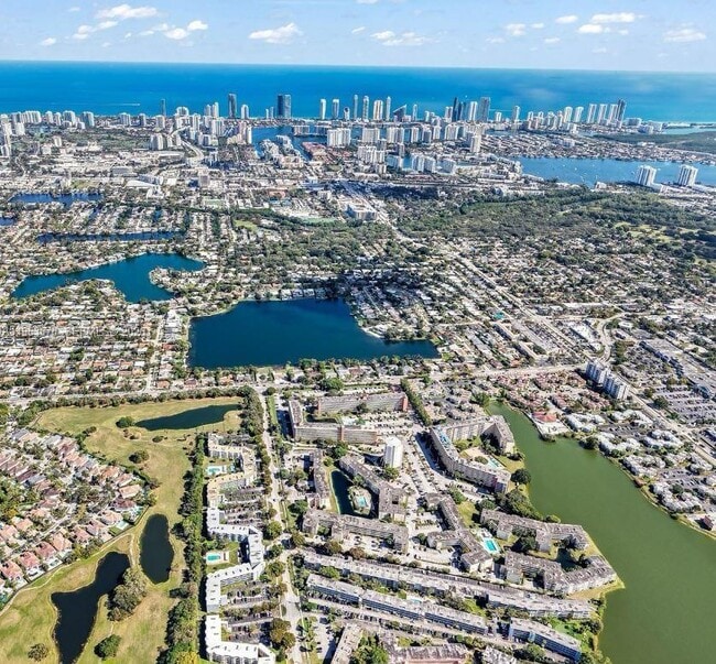 Building Photo - 1401 NE 191st St Unit D111