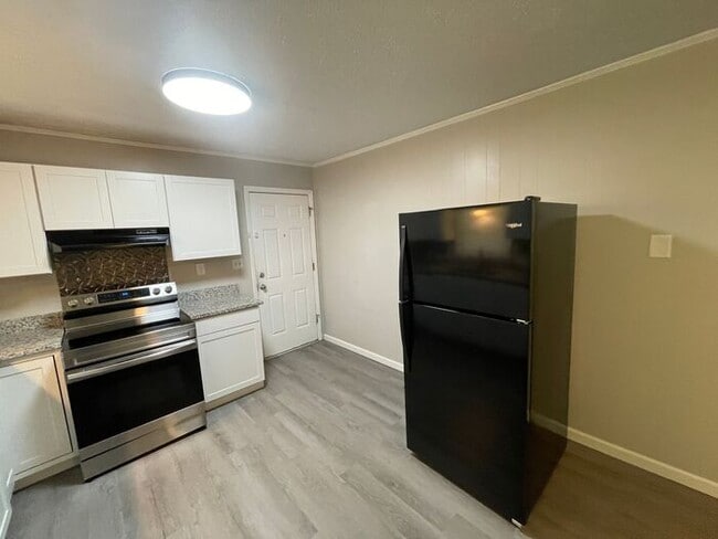 Photo - 3/1 Renovated House Available Now! Pet Friendly!