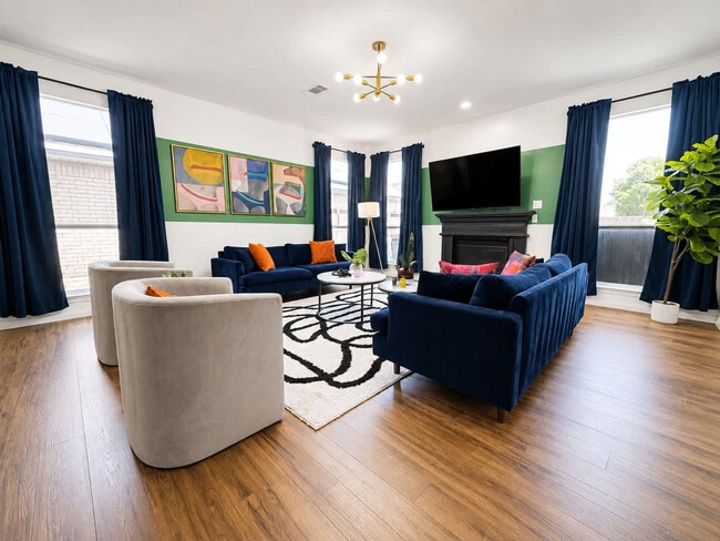 Building Photo - 5832 Clear Creek Dr Unit SI ID1019550P