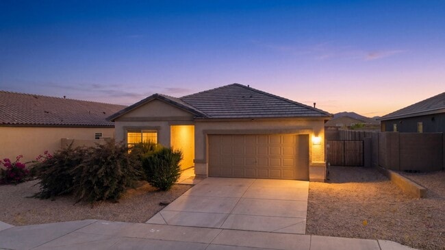 Building Photo - Modern Litchfield Park Home | 4 Bed, RV Gate + Open Kitchen