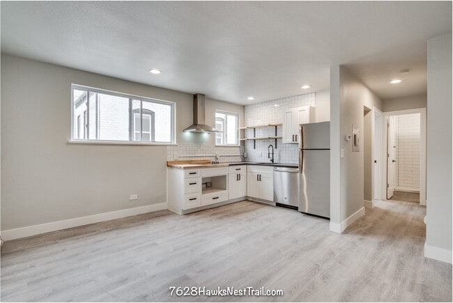 Building Photo - 2836 Wyandot St