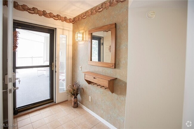 Building Photo - 1507 Cleveland Rd E Unit 425 Rental