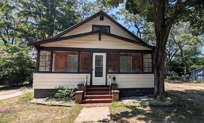 Building Photo - 3017 Sanford St Unit 1