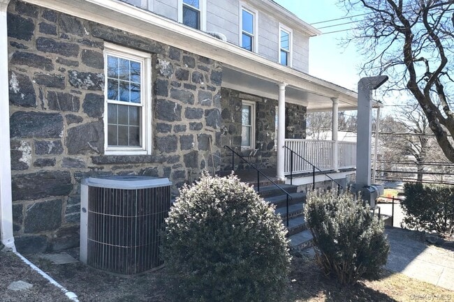 Building Photo - 243 Glenville Rd Unit 2nd Floor