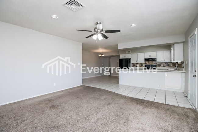 Photo - 2110 W Detroit St