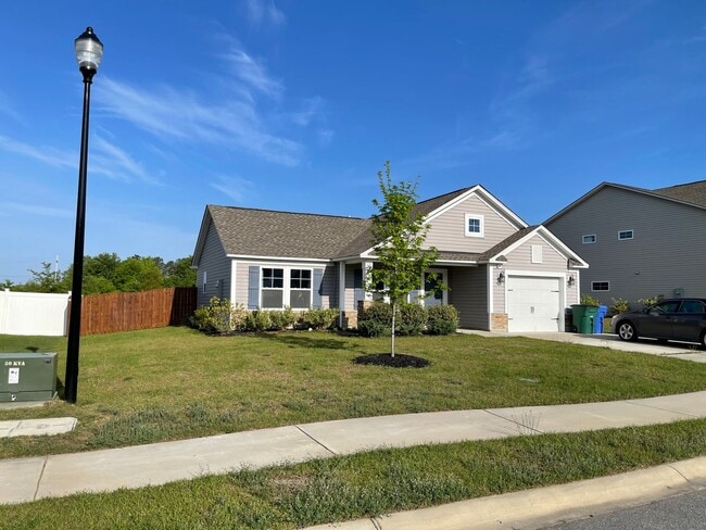 Photo - Lovely Three Bedroom Home in Camden and Minutes Away from I-20