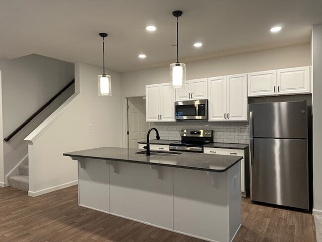 Photo - 7884 Oakbrook Dr