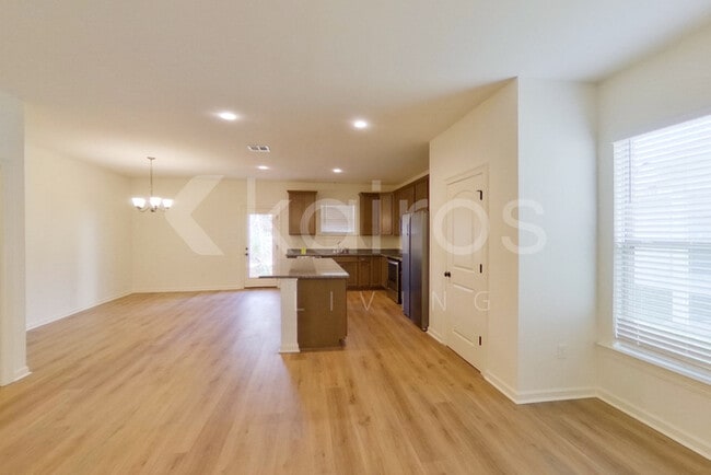 Photo - 111 Salvat Dr