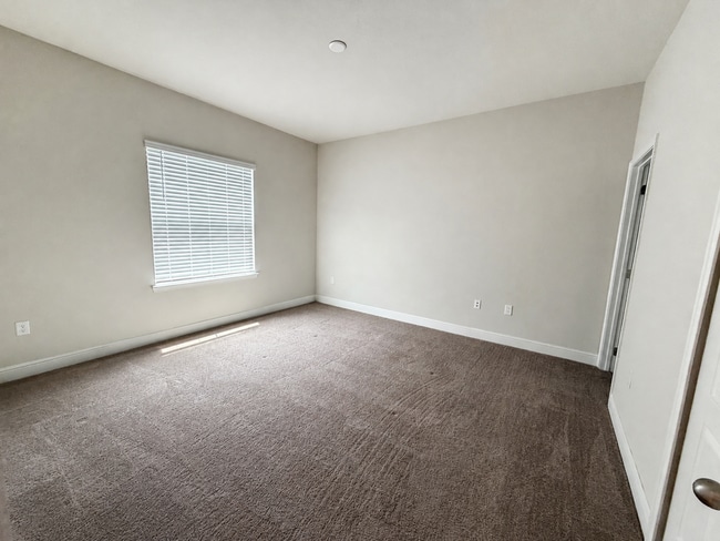 Photo - Spacious 6-Bedroom Home with 6.5 Baths in Haines City!