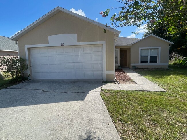 Amenities Galore! Lawn Care Included! Gate... - Amenities Galore! Lawn Care Included! Gate... House