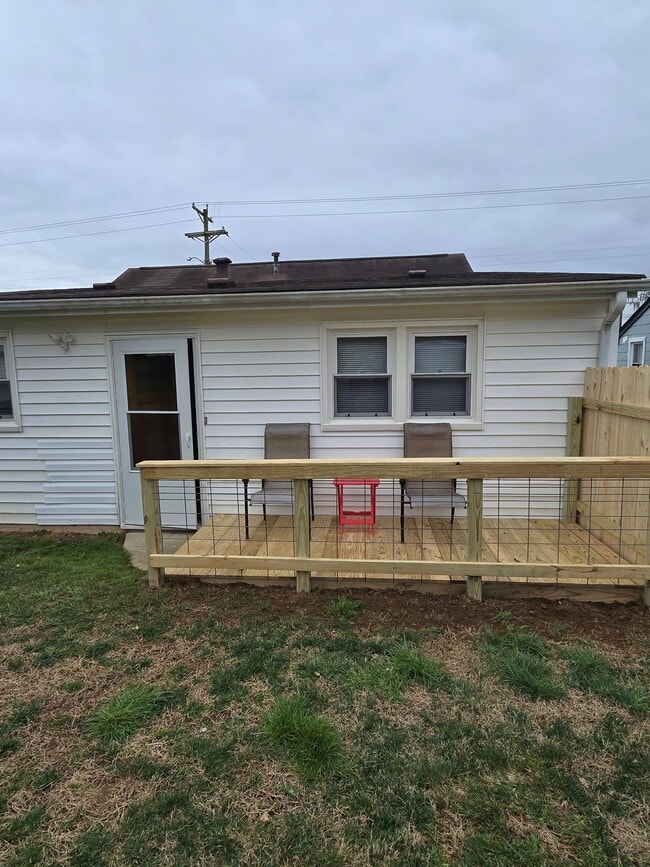 Photo - 1405 Newton St
