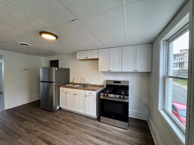 Building Photo - 28 Mt Oliver St Unit Floor 2