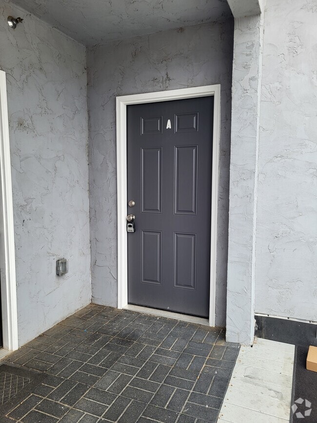 Building Photo - 2760 8th Ave Rental