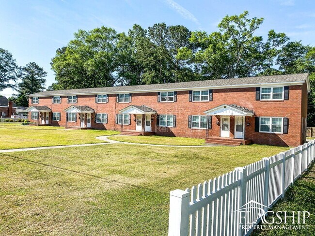 Photo - 111 W 15th St