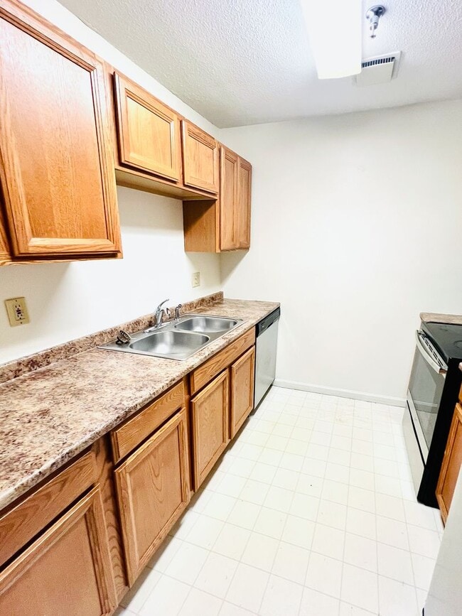 Photo - 37 S Williams St Unit Hill Gardens #313