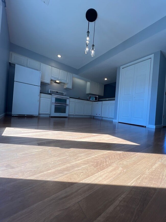 Photo - 2 Bedroom Condo! Available AUGUST 2026!  M...