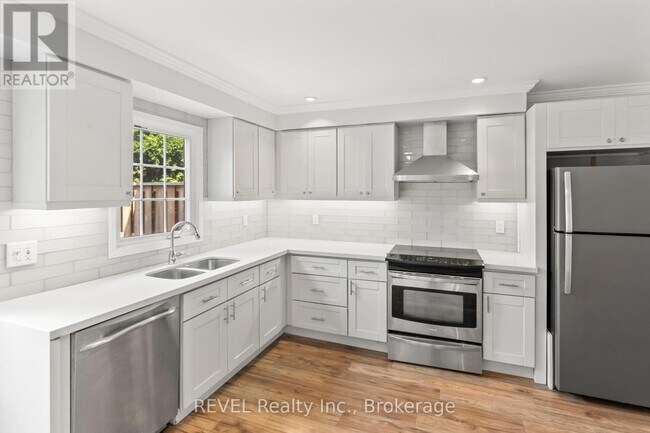 Photo - 10 Bassett Blvd