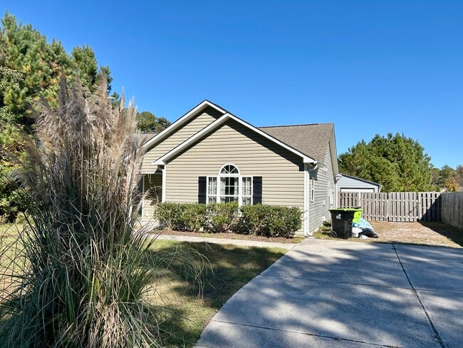 Photo - 301 Kraft St