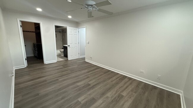 Photo - 880 E Old Willow Rd