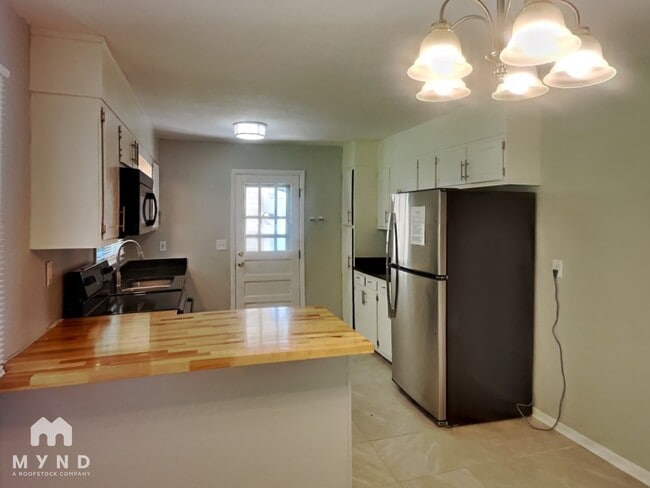 Photo - 307 King Arthur Trail