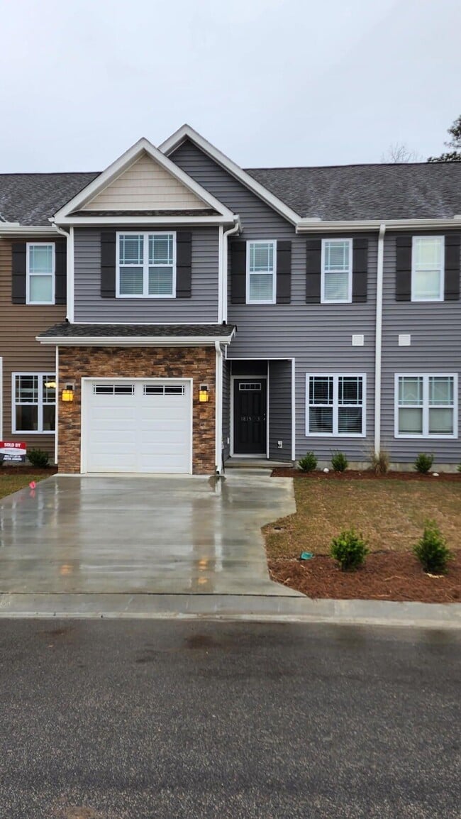 Building Photo - 1815 Fox Den Way